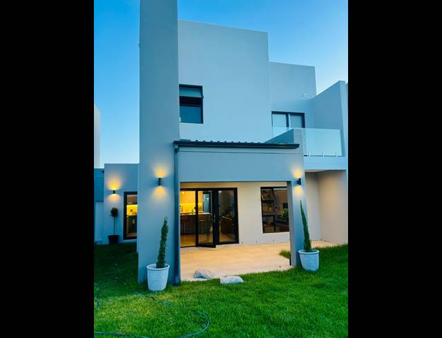 3 BEDROOM HOUSE FOR SALE IN SANDOWN